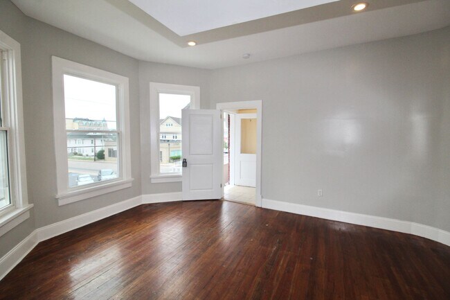 Building Photo - 205 Newman Ave