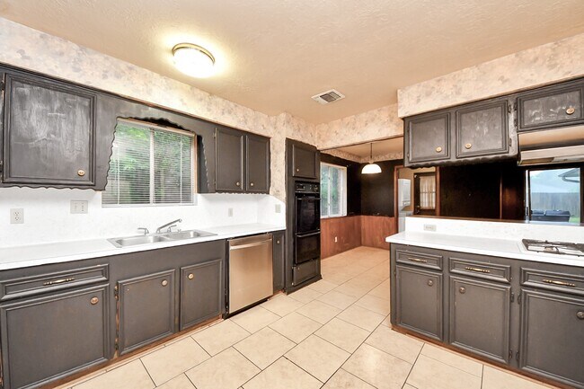 Building Photo - 9126 Willow Meadow Dr