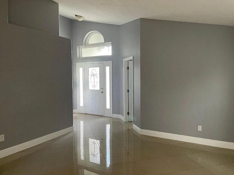 Building Photo - 11046 Crystal Glen Blvd