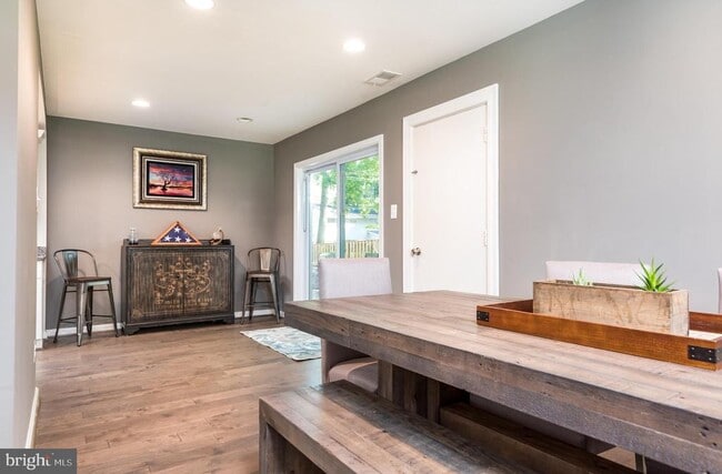 Building Photo - 8601 Cromwell Dr