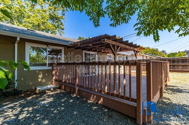 Building Photo - 126 Lain Dr