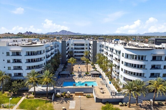 Building Photo - 945 E Playa Del Norte Dr