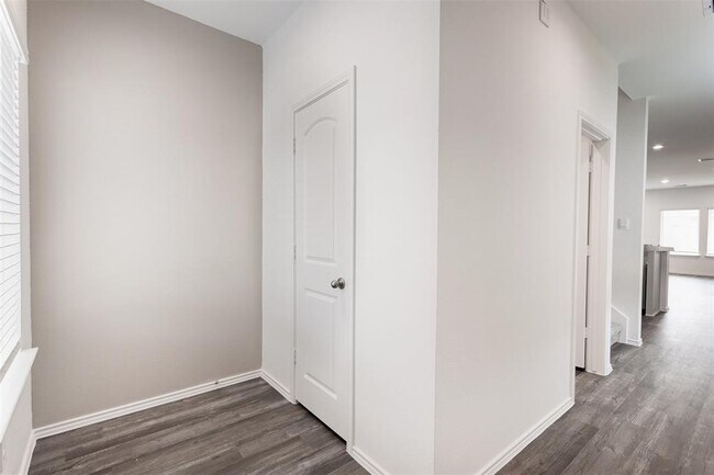 Building Photo - 5602 Sycamore Glen Dr
