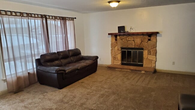 Building Photo - 2 room with private bath in a shared resid...