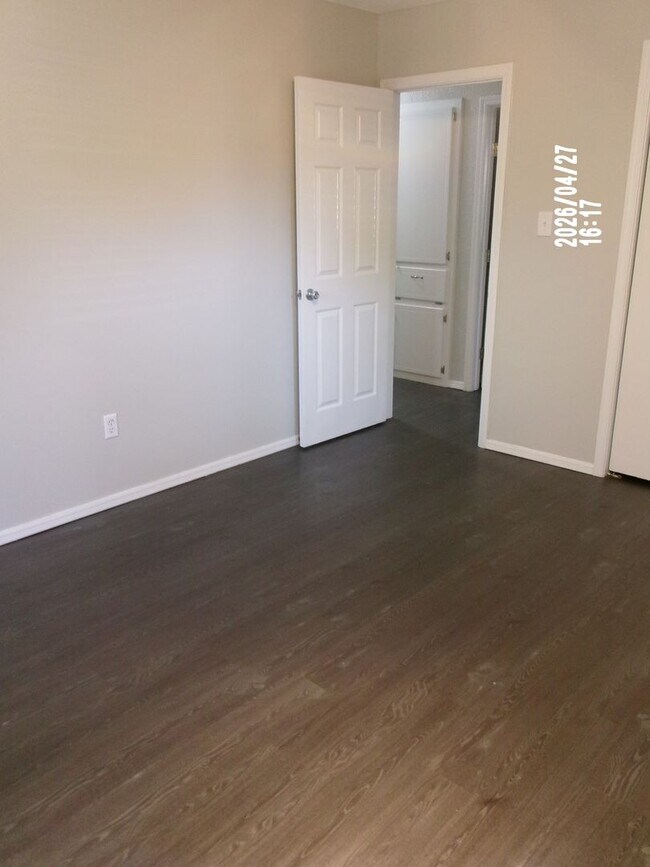 Building Photo - 106 N Elk Dr
