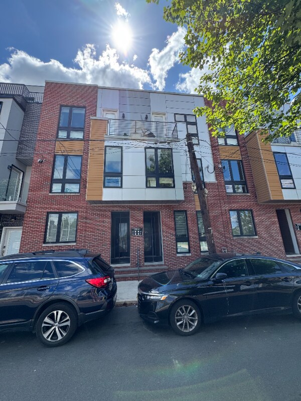 Building Photo - 1845 Blair St