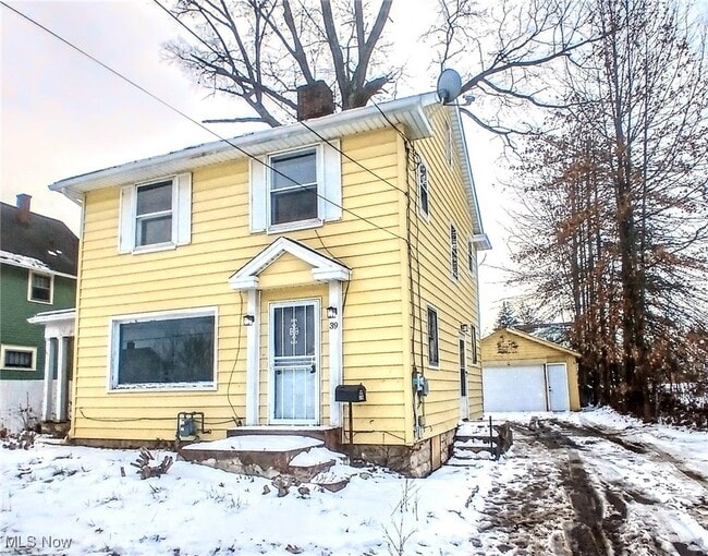 Building Photo - 39 Hilton Ave