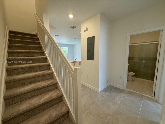 Building Photo - 184 SE 10th St