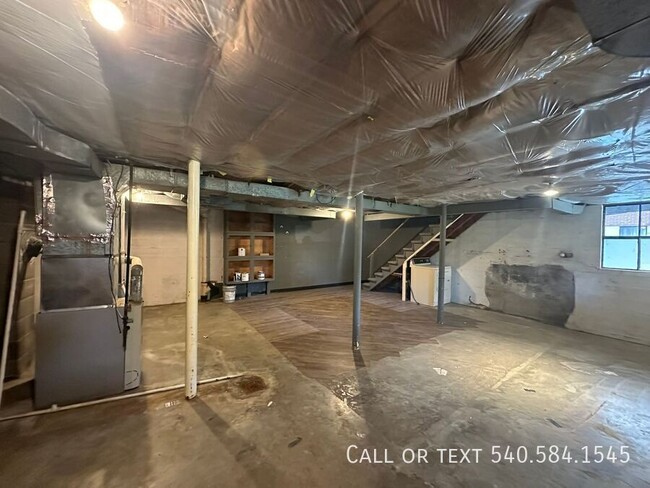 Building Photo - 3363 View Ave