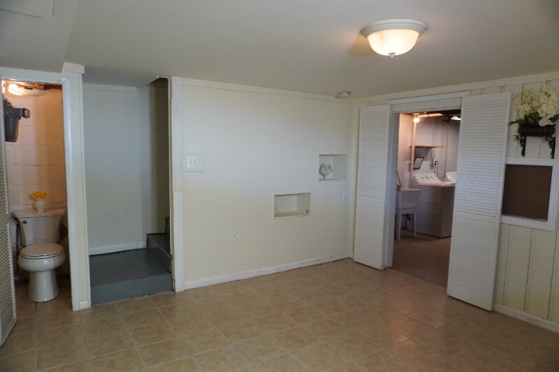 Building Photo - 1710 Weston Ave