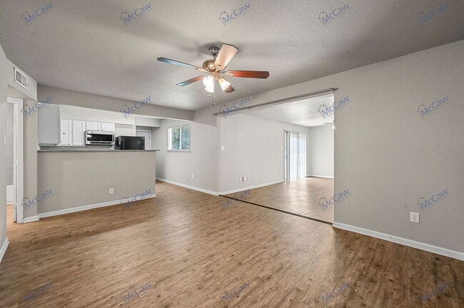 Building Photo - 760 Ponderosa Dr