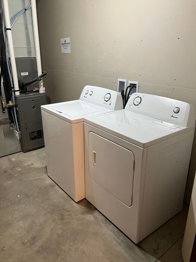 Building Photo - 3 Bed 2 Bath Twin Home