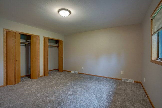 Building Photo - 4544 Windsor Rd