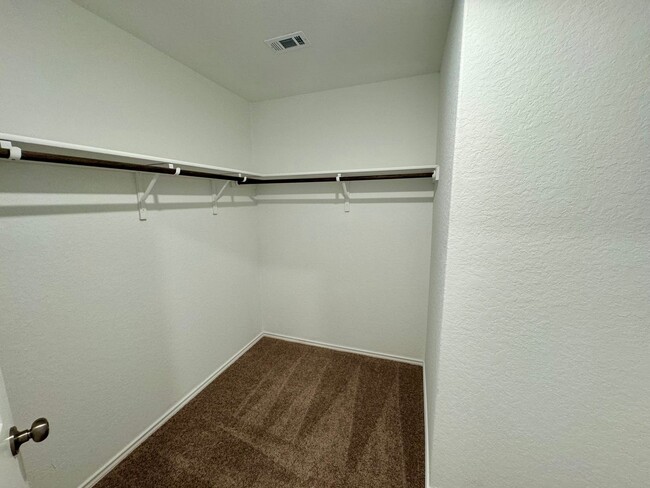 Building Photo - Modern 4-Bedroom Home with Community Pool ...