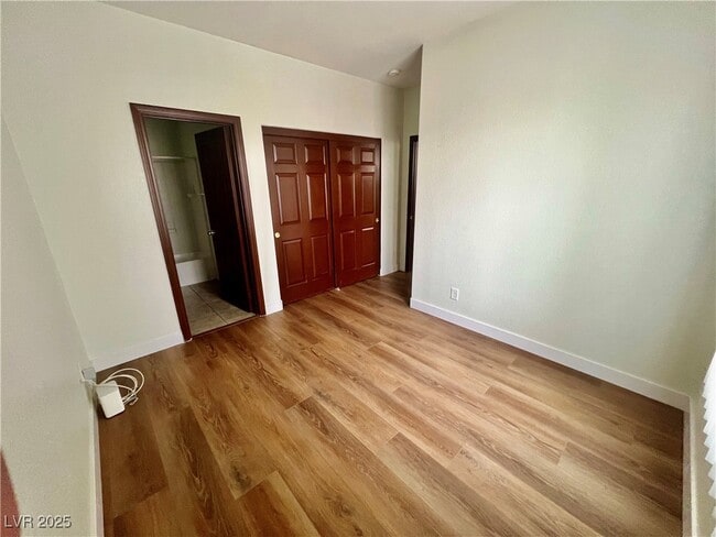 Building Photo - 1324 Sun Village Ave