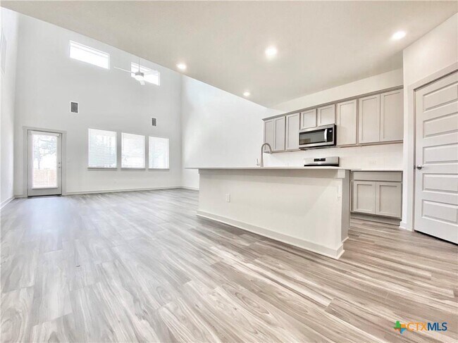 Building Photo - 100 Geminiflora Bend