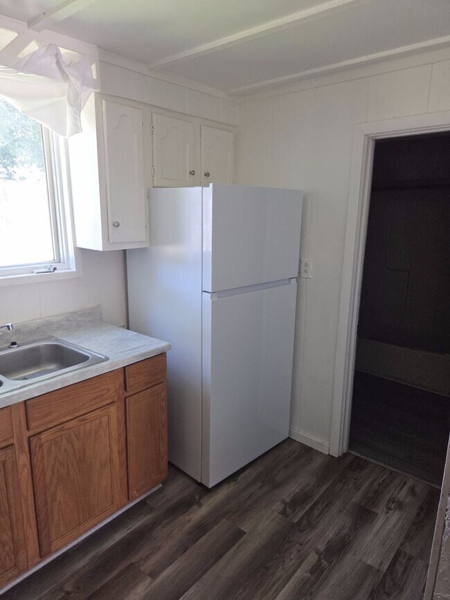 Building Photo - 2-Bedroom Home with detached garage — 50% Off Your First Month!