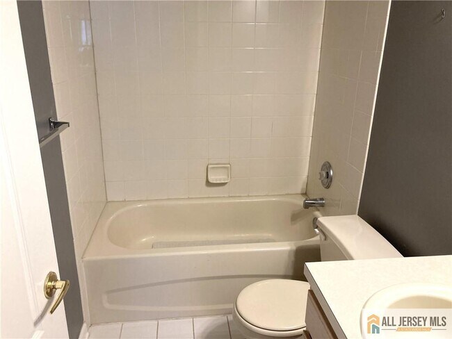 Building Photo - 212 Hawthorne Rd