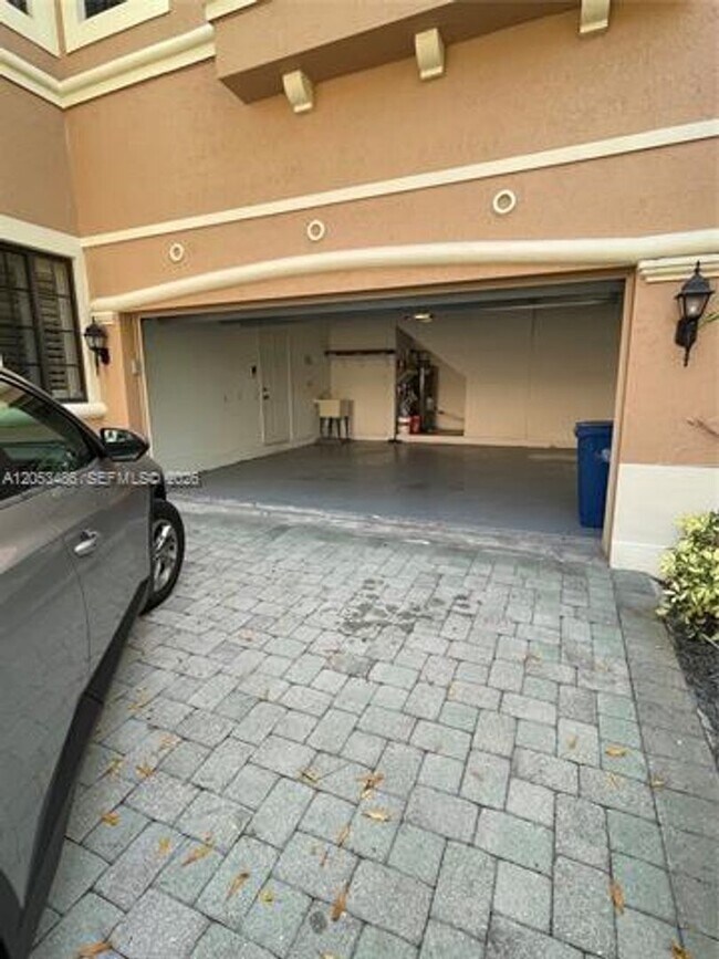 Building Photo - 2727 Center Ct Dr