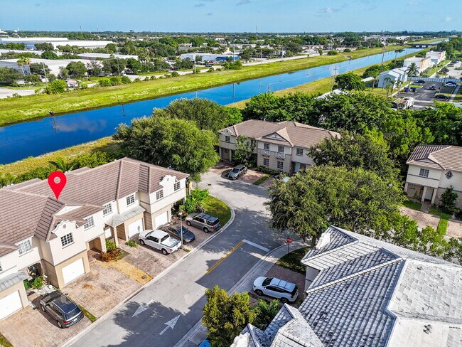 Building Photo - 1411 Lucaya Dr