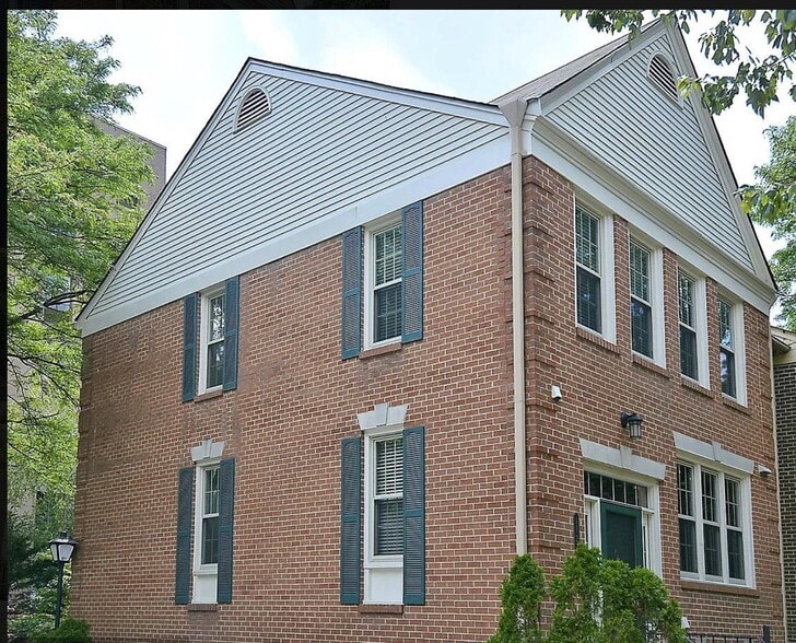 Building Photo - 1127 Fairview Ct