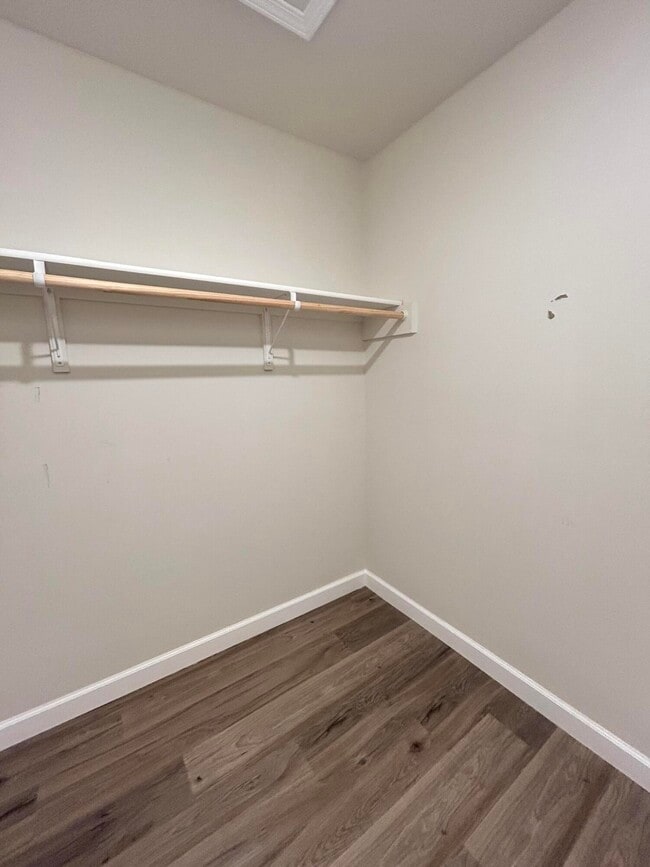 Building Photo - 1035 Stonehaven Dr