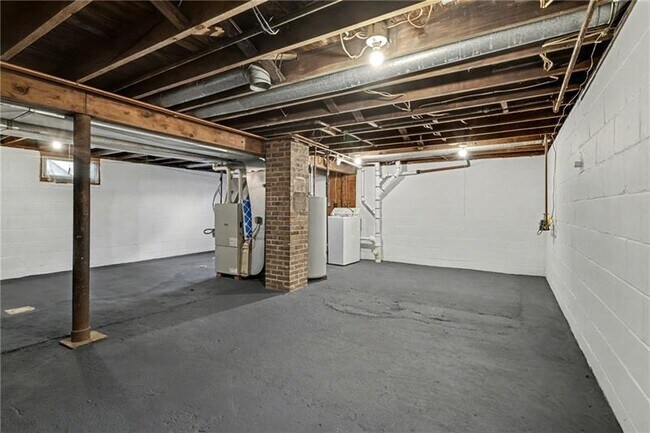 Building Photo - 841 E Lutton St