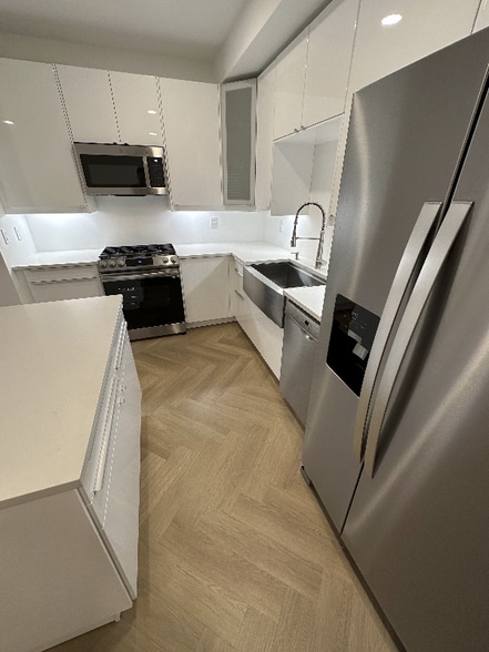 Building Photo - 1119 Poinsettia Dr