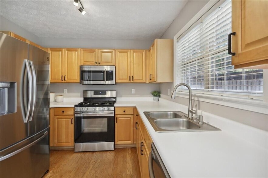 Building Photo - 1328 Glenover Way