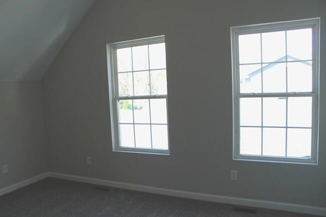 Building Photo - Modern Elegance Meets Comfort – Fully Remo...