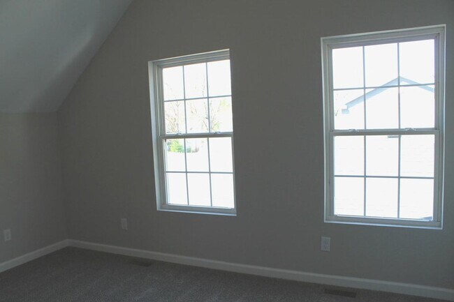 Building Photo - Modern Elegance Meets Comfort – Fully Remodeled 4BR/2BA Dream Home!