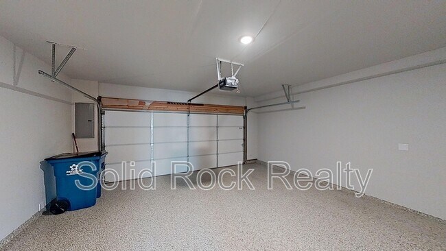 Building Photo - 1976 Peridot Lp Hts