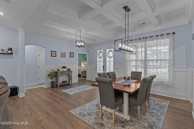Building Photo - Welcome to this stunning 4-bedroom, 3.5-ba...