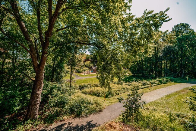 Building Photo - Spacious 5-Bedroom End-Unit Townhome in Reston with 3 Finished Levels, Renovated Kitchen & Fenced...