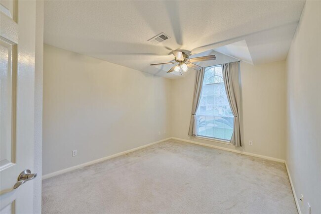 Building Photo - 12211 Longfellow Dr