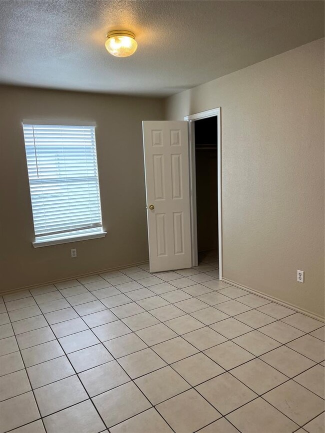 Building Photo - 1618 Cottonwood Ct