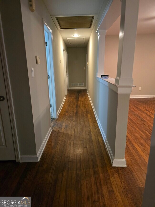 Building Photo - 2675 Headland Dr