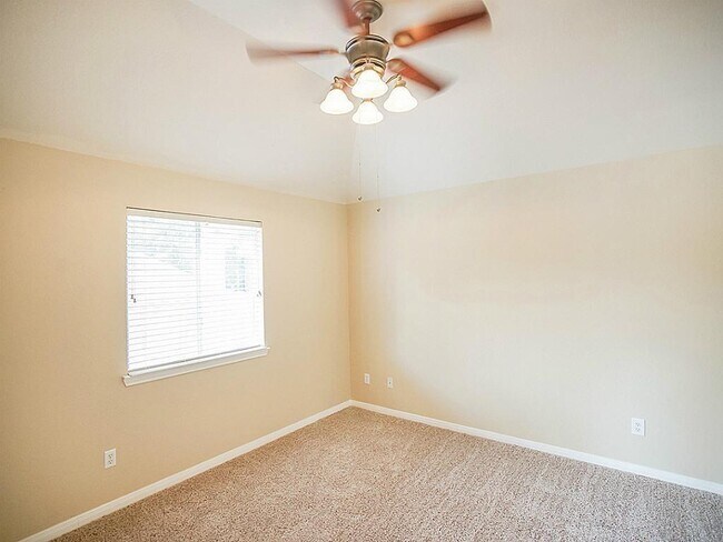 Building Photo - 21645 Forest Colony Dr