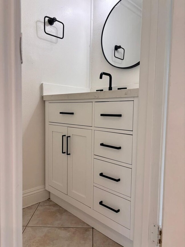 Building Photo - Beautifully updated 2-bedroom, 1.5-bathroom townhome located in the highly desirable Reseda area ...