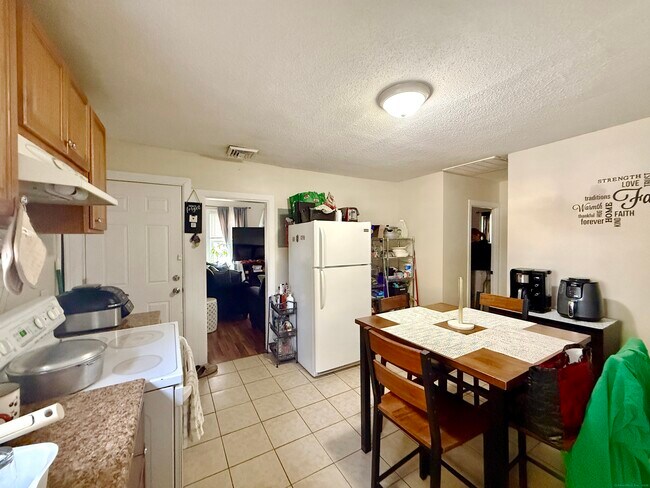 Building Photo - 12 South St