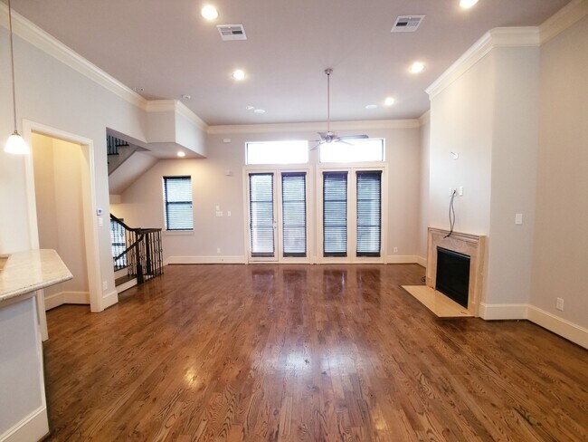 Building Photo - 2311 Arabelle St