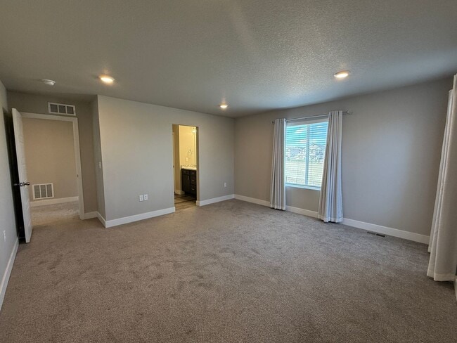 Building Photo - 5 Bed 3 Bath Home in Meridian Ranch!!!