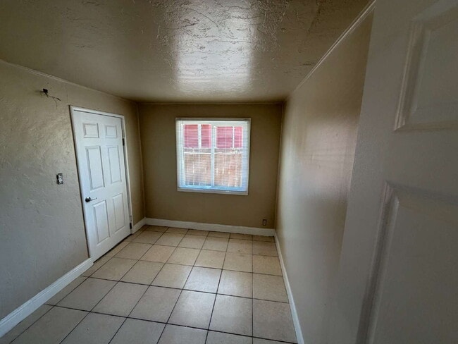 Building Photo - "Charming 4-Bedroom Home with 2 Baths in Pittsburg – Spacious 1459 Sq Ft Gem!"