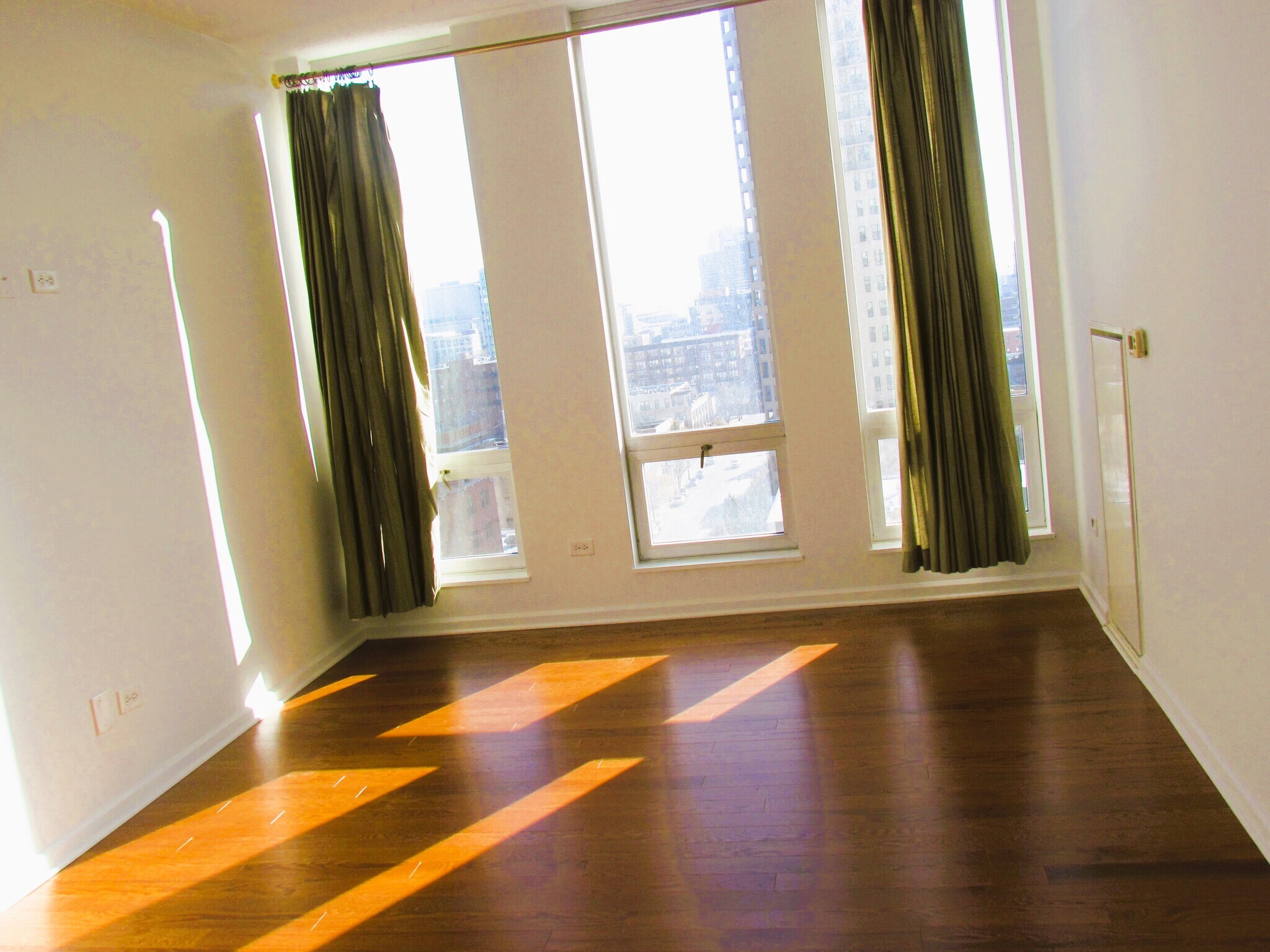 Building Photo - 1400 S Michigan Ave