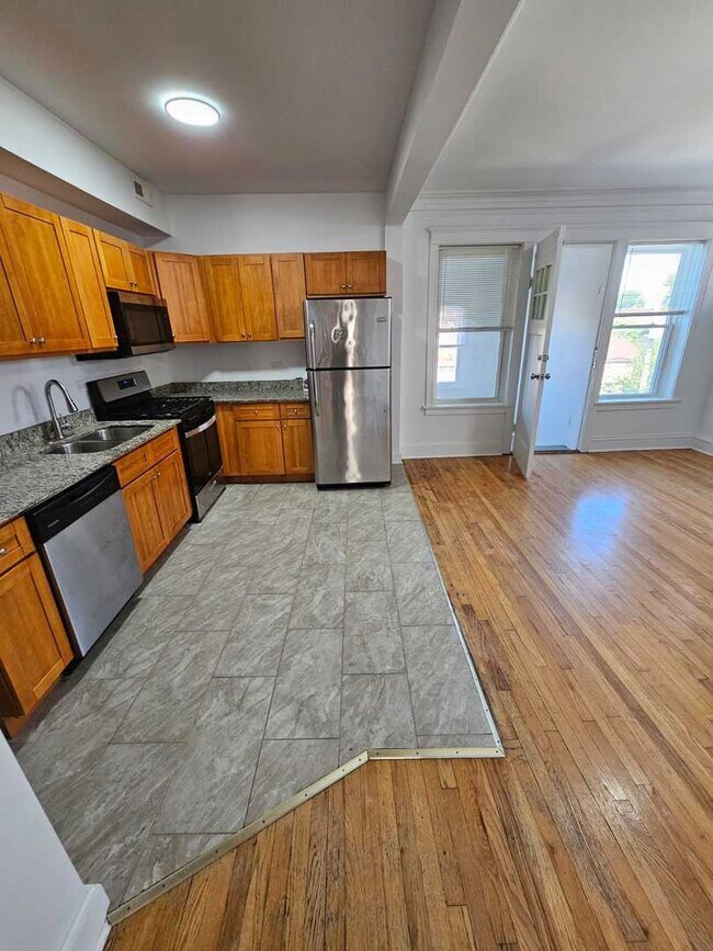 Building Photo - 6528 S Greenwood Ave