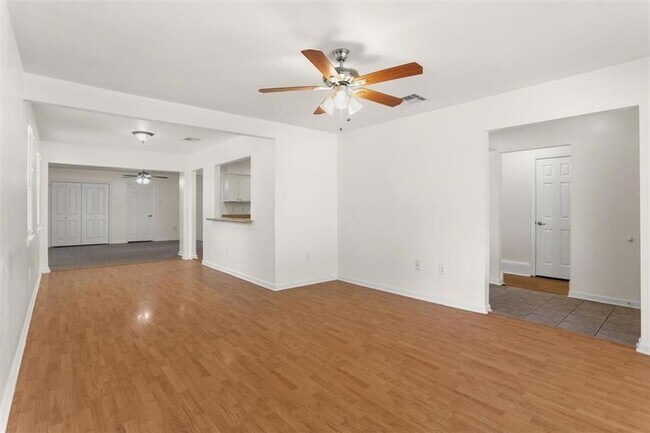 Building Photo - 6151 Charlotte Dr