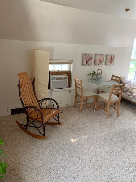 Interior Unit 1 - 406 N Hamilton St