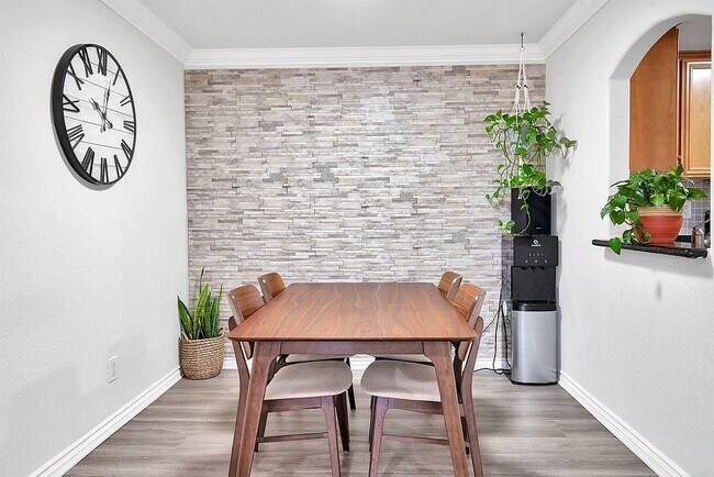 Building Photo - 5054 Los Morros Way