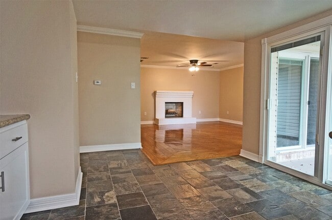 Building Photo - 1922 Westlake Way