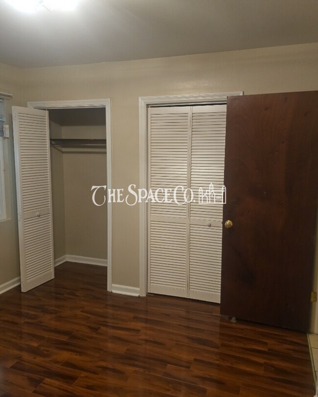 Building Photo - "Charming 2-Bed Townhouse Retreat on Fleming Road – Spacious Comfort in Charleston!"
